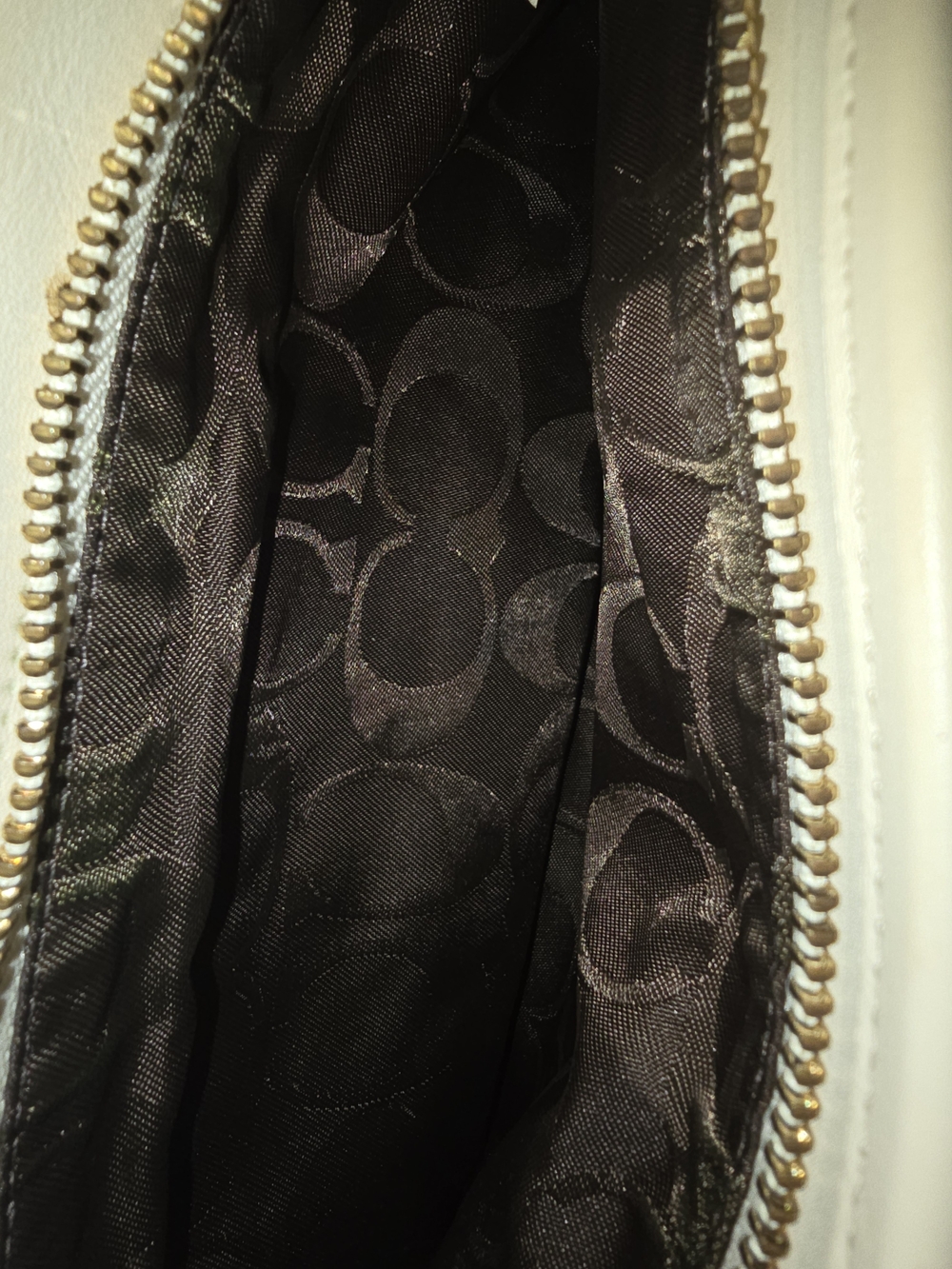 Coach Cream Leather Shoulder Bag with Dual Front Pockets - Picture 4 of 10